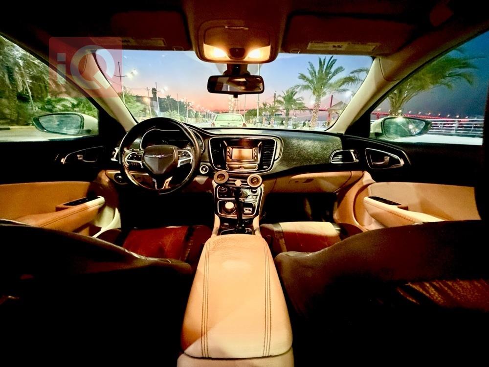 Chrysler 200